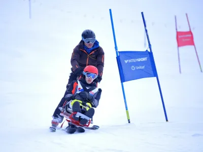 Veleslalomske preizku&scaron;nje sta se udeležil tudi Luka Bolha, ki mu pri smučanju pomaga kar oče. Andrej. F 