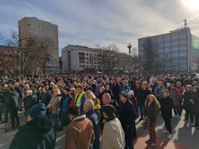 Velenje, Titov trg.<br>Ljudska iniciativa Velenje je danes vnovic pripravila protest zaradi visokih cen ogrevanja.
