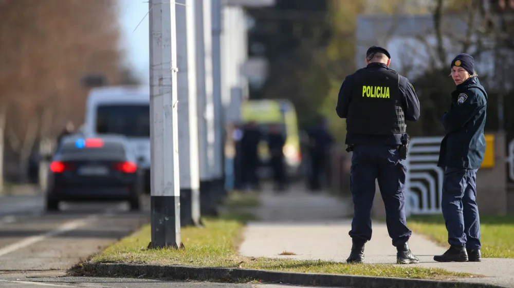 Le nekaj ur po najdbi Sa&scaron;evega iznakaženega trupla je policija aretirala njegovo ženo, ki naj bi mu zadala smrtonosne rane, in njenega najstni&scaron;kega ljubimca, ki naj bi ji pri tem pomagal. Fotografija je simbolična.&nbsp;