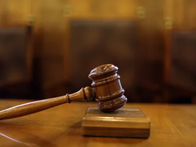 - simbolična fotografija - Ustavno sodi&scaron;če RS - sodni&scaron;ko kladivo - simbol sodstva - pravosodje - pravo - pravičnost - pravica - pravni sistem - tožilstvo - sodna oblast - sodi&scaron;ča -//FOTO: Jaka Gasar