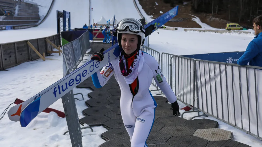 - smučarski skakalka Tina Erzar.- 06.02.2024. Rateče, Nordijski center Planica.Mladinsko svetovno prvenstvo v nordijskih disciplinah. Trening za ženske na 90m skakalnici.//FOTO: Bojan Velikonja
