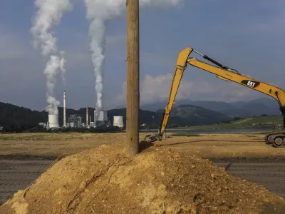 Okrog leta 2033 bo Slovenija v skladu z začrtanim zelenim prehodom nehala izkopavati in sežigati premog. Konec življenjske dobe velenjskega premogovnika pa ne pomeni tudi konca življenjske dobe TE&Scaron;. Ta bo &scaron;e naprej ogreval &Scaron;ale&scaron;ko dolino, a bo pri tem uporabljal drug energent.&nbsp;