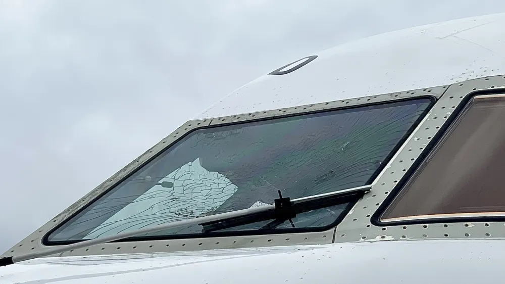 zasilni pristanek letala.Foto Matic Zorman