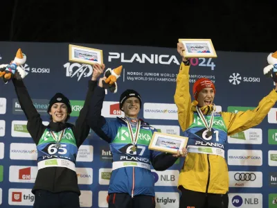 Najbolj&scaron;i trije mladi smučarski skakalci na svetu (od leve): Američan Erik Belshaw, Avstrijec Stephan Embacher in Nemec Adrian Tittel.&nbsp;