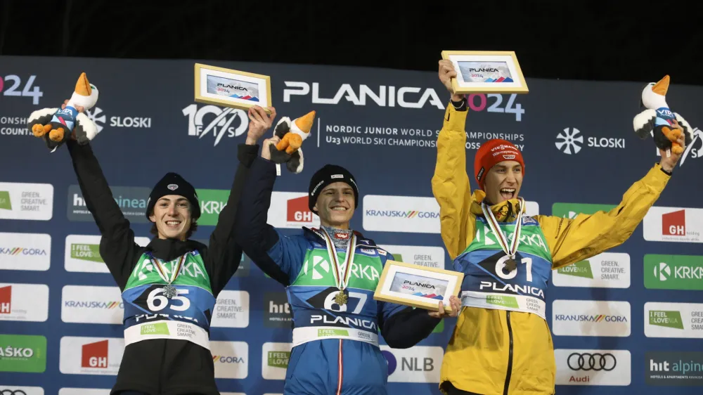 Najbolj&scaron;i trije mladi smučarski skakalci na svetu (od leve): Američan Erik Belshaw, Avstrijec Stephan Embacher in Nemec Adrian Tittel.&nbsp;