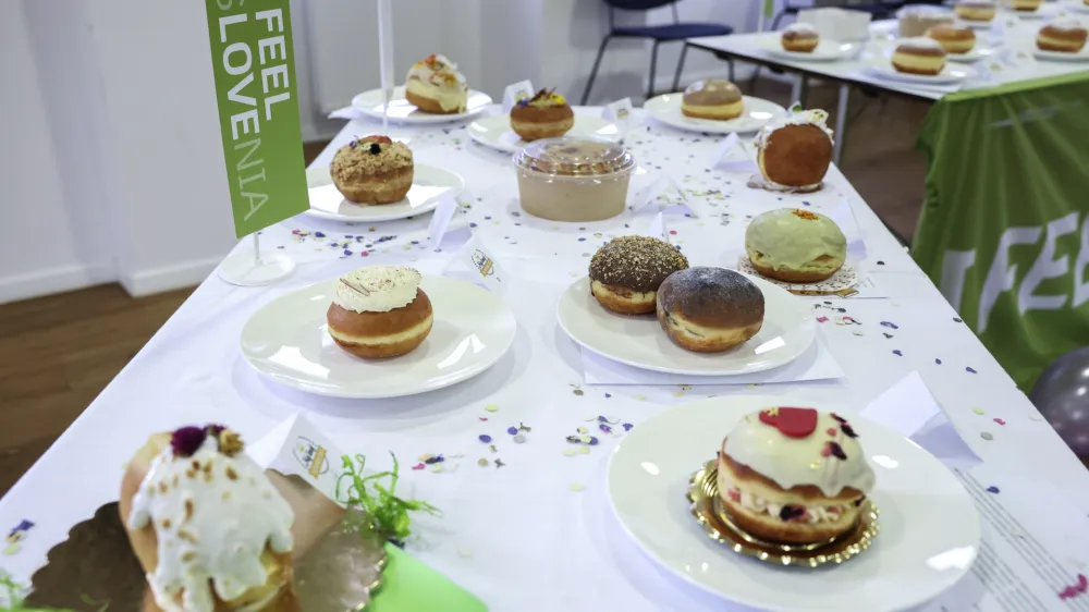 Med inovativnimi krofi so ponovno največ pozornosti komisije vzbudili krofi z različnimi polnili.&nbsp;