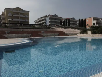 - Hrva&scaron;ka 2014 - Rezidencija Skiper Suites Hotel, Savudrija, Alberi 300, Kempinski luksuzno počitni&scaron;ko apartmajsko naselje - bazen //FOTO: Luka Cjuha