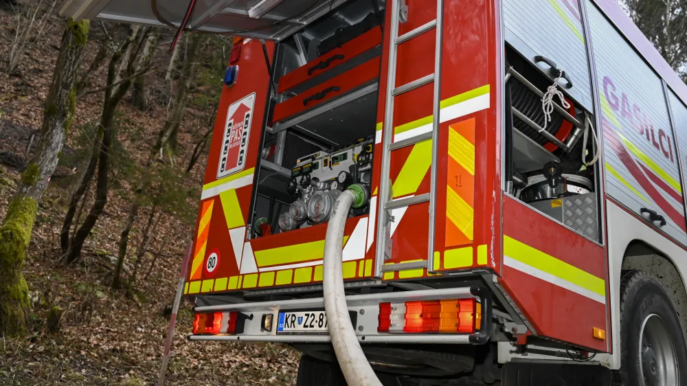 Gasilci- 09.01.2024 &ndash; Jesenice &ndash; izpad vodovodnega omrežja &ndash; okvara distribucijskega vodovoda Peričnik - motnje pri oskrbi s pitno vodo //FOTO: Nik Erik Neubauer