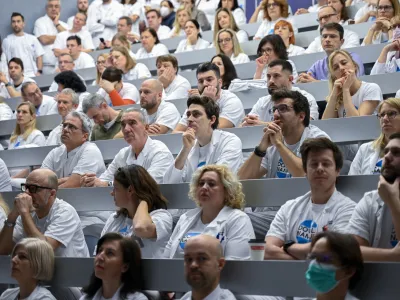  - 09.01.2024 &ndash; opozorilna stavka zdravnikov in zobozdravnikov - zdravniki in zobozdravniki zaradi neuresničenih zavez vlade iz že sklenjenih sporazumov opozorilno stavkali. protest //FOTO: Nik Erik Neubauer 