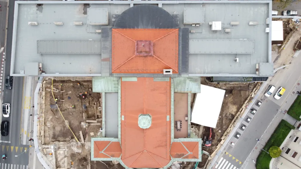 Prenova SNG Drama, arheolo&scaron;ka izkopavanja