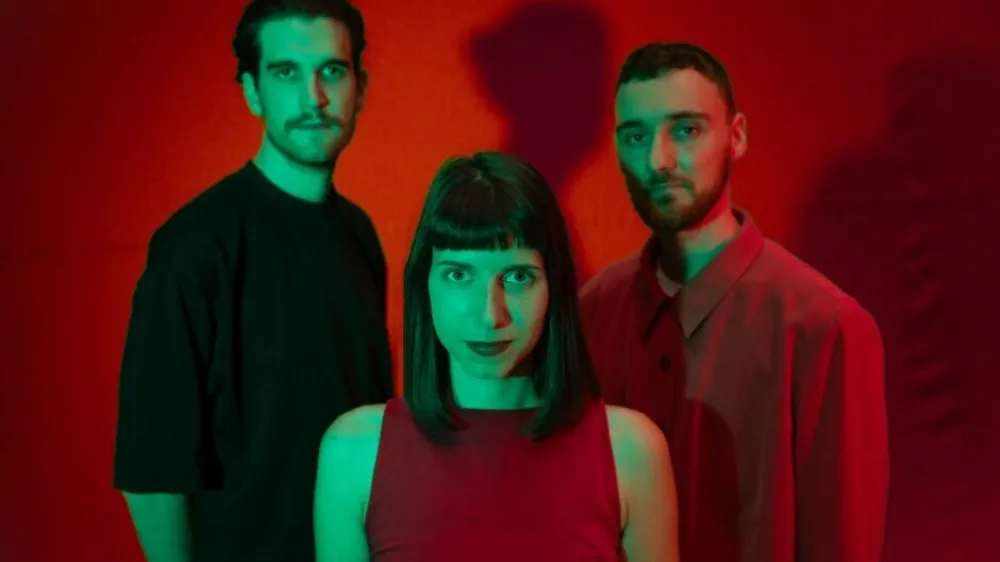 Lilamors je trio vokalistke Ane Čop, ki bo danes zagnal festival Zvončki in trobentice.&nbsp;