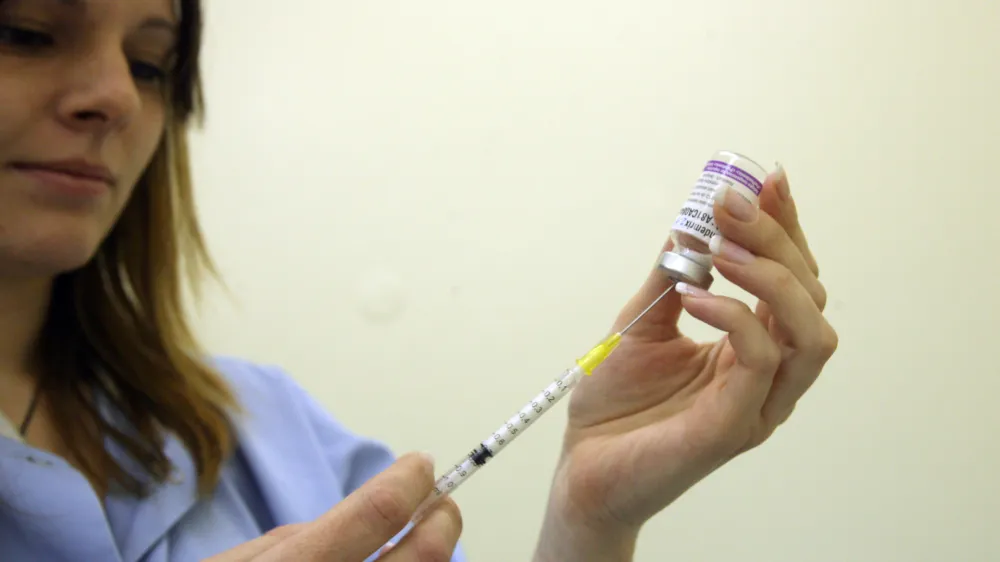 - Zdravstveni dom Fužine - cepljenje proti pandemski gripi, ki povzroča virus A (H1N1)  ///FOTO: Luka CjuhaOPOMBA: ZA OBJAVO V ČASOPISU DNEVNIK