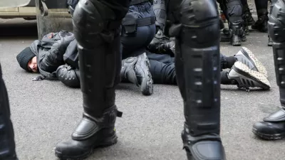 ﻿- policisti ukrepali in proti več ljudem uporabili prisilna sredstva, med drugim tudi solzivec- zavarovano območje ROG zaradi upora rogovcev, ker naj bi občina začela z gradbenimi deli  - 19.01.2021 – ROG - kompleks nekdanje tovarne koles, kjer že več let živijo in ustvarjajo pripadniki avtonomne skupnost - ljubljanska občina začela z gradbenimi deli – evikcija stanovalcev in obiskovalcev - rušenje nekdanje tovarne, Trubarjeva 72 v Ljubljani –  //FOTO: LUKA CJUHA