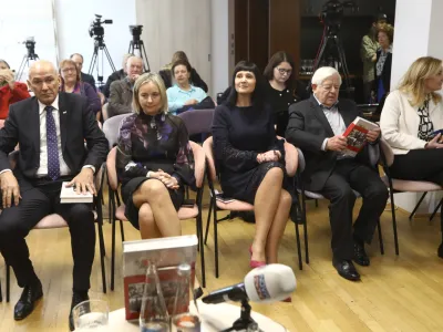 Janez Jan&scaron;a in Milan Kučan14.03.2024 - predstavitev knjige Voditelji Slovenije sociologa, pisatelja in politika Dimitrija Rupla ter pogovor z avtorjem; knjigarna KonzorcijFOTO: Luka Cjuha