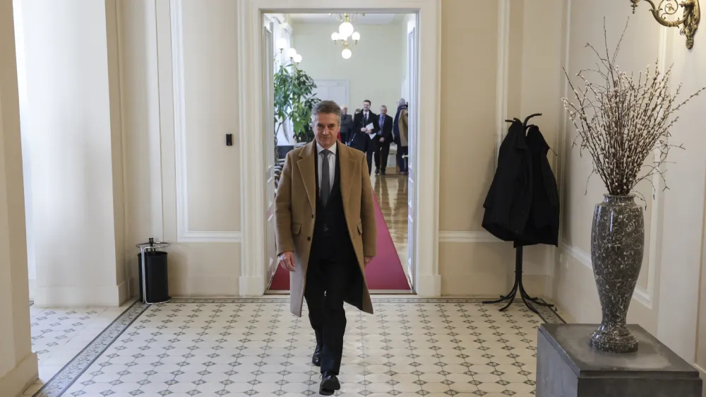 Robert Golob- 30.01.2024 &ndash; srečanje o dolgoročni rabi jedrske energije v Sloveniji, ki ga pripravlja predsednik vlade Robert Golob, udeležila se ga bo predsednica republike Nata&scaron;a Pirc Musar, med povabljenimi pa so tudi predsednica DZ Ur&scaron;ka Klakočar Zupančič, predsednik DS Marko Lotrič, predsedniki parlamentarnih strank ter poslanca madžarske in italijanske narodne skupnosti //FOTO: Jaka Gasar