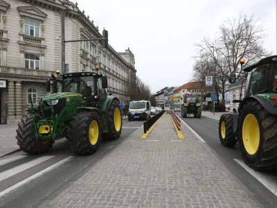 - 22.02.2024 &ndash; Celje &ndash; opozorilni protest kmetov - kmetje na protestu znova opozarjali na stanje v kmetijstvu. //FOTO: Luka Cjuha