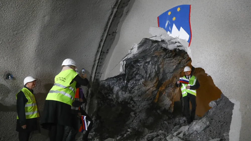 18.3.2024 - predor Karavanke - dogodek ob preboju vzhodne cevi avtocestnega predora Karavanke, nagovor bo imel predsednik vlade Robert Golob, dogodka se bo udeležila tudi ministrica za infrastrukturo Alenka Bratu&scaron;ekFoto: Luka Cjuha