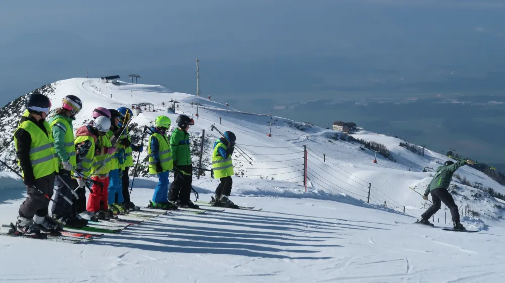 smuči&scaron;če, RTC Krvavec., &scaron;ola smučanja. Foto: Tatjana Pihlar 