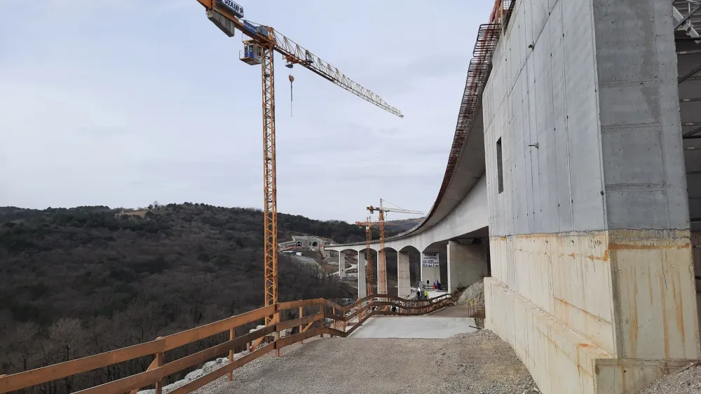 <br><br>- 28.02.2024 - Železni&scaron;ki viadukt Vinjan - dogodek družbe 2TDK ob dokončanju glavnih gradbenih del na viaduktu Vinjan - Drugi tir železni&scaron;ke proge Divača - Koper,<br><br><br>//FOTO: Luka Cjuha<br>