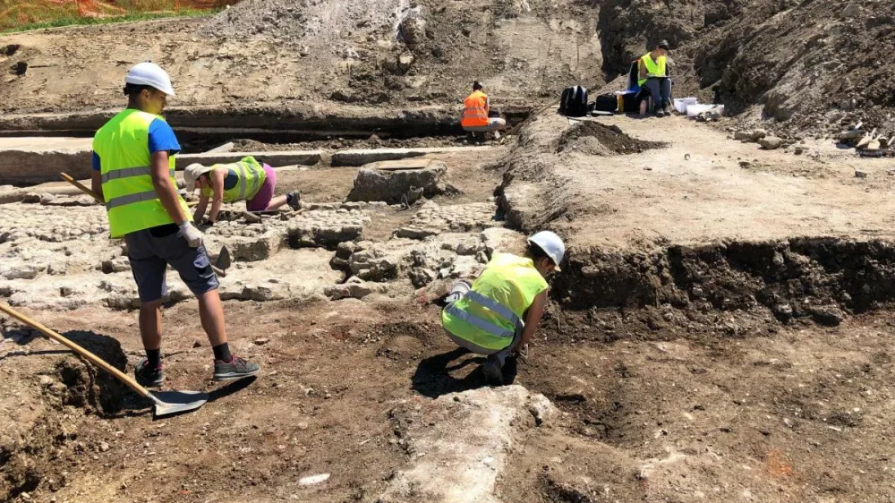 Izkopavanje na področju Javornika