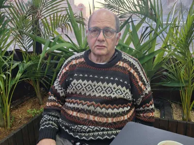 izraelski mirovni aktivist, eden od soustanoviteljev mirovnega gibanja Gu&scaron; &Scaron;alom (Mirovni blok)