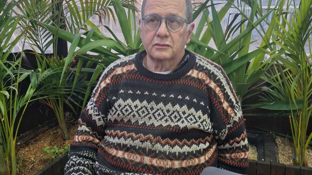 izraelski mirovni aktivist, eden od soustanoviteljev mirovnega gibanja Gu&scaron; &Scaron;alom (Mirovni blok)