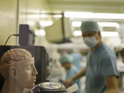 Vlada sku&scaron;a seznam skupin, ki med stavko ne smejo biti prikraj&scaron;ane, po februarskem odloku raz&scaron;iriti &scaron;e z zakonsko novelo. Fotografija je simbolična. Foto: Luka Cjuha&nbsp;