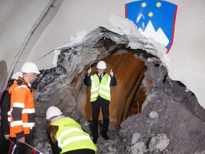 Prebitje druge cevi Karavan&scaron;kega predora s slovenske strani, marec 2024 - grb