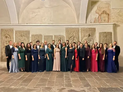 Me&scaron;ani pevski zbor in orkester Glasbene matice Ljubljana, ki ga umetni&scaron;ko vodi dirigent Sebastjan Vrhovnik, bo v Gallusovi dvorani izvedel Bachov Pasijon po Janezu F Jana Jocif