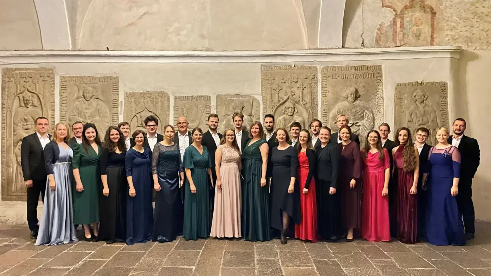 Me&scaron;ani pevski zbor in orkester Glasbene matice Ljubljana, ki ga umetni&scaron;ko vodi dirigent Sebastjan Vrhovnik, bo v Gallusovi dvorani izvedel Bachov Pasijon po Janezu F Jana Jocif