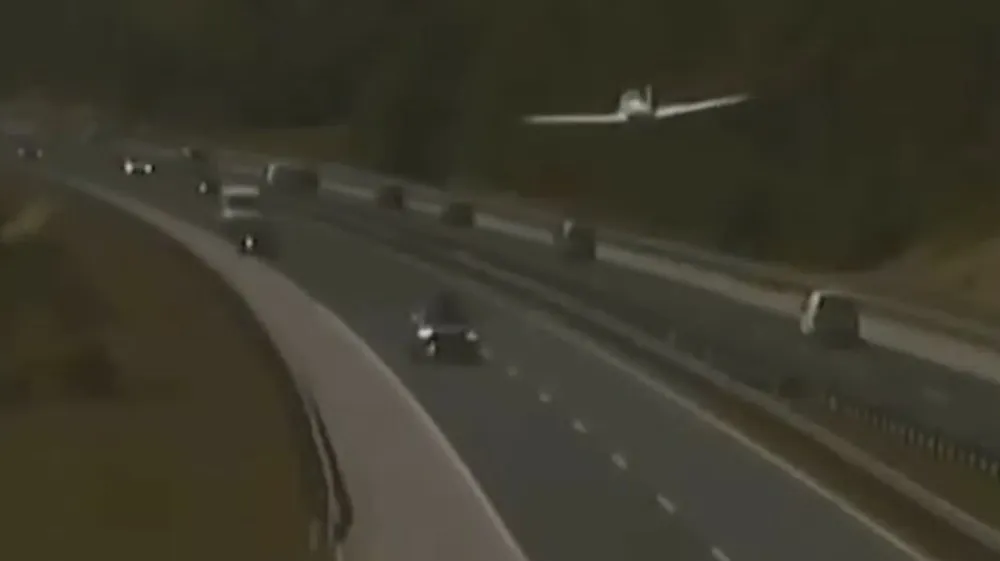 Trenutek pred zasilnim pristankom.