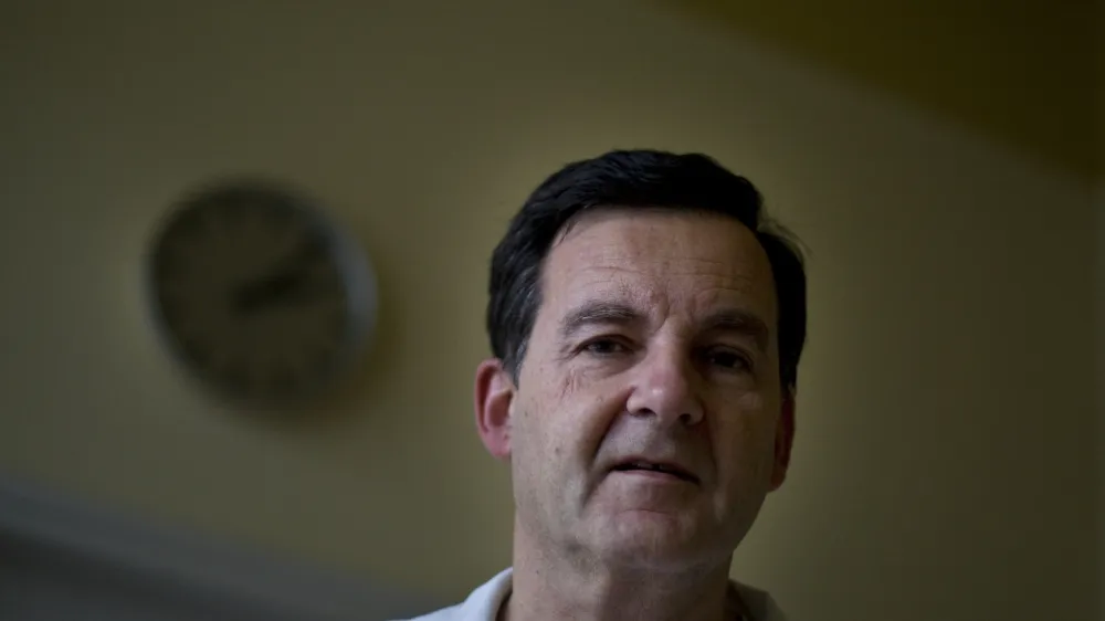 Dr. Franc Strle, infektolog:&nbsp;Na vsak način bi bil na mestu ponovni &scaron;ir&scaron;i razmislek o re&scaron;itvi za vse prebivalce.