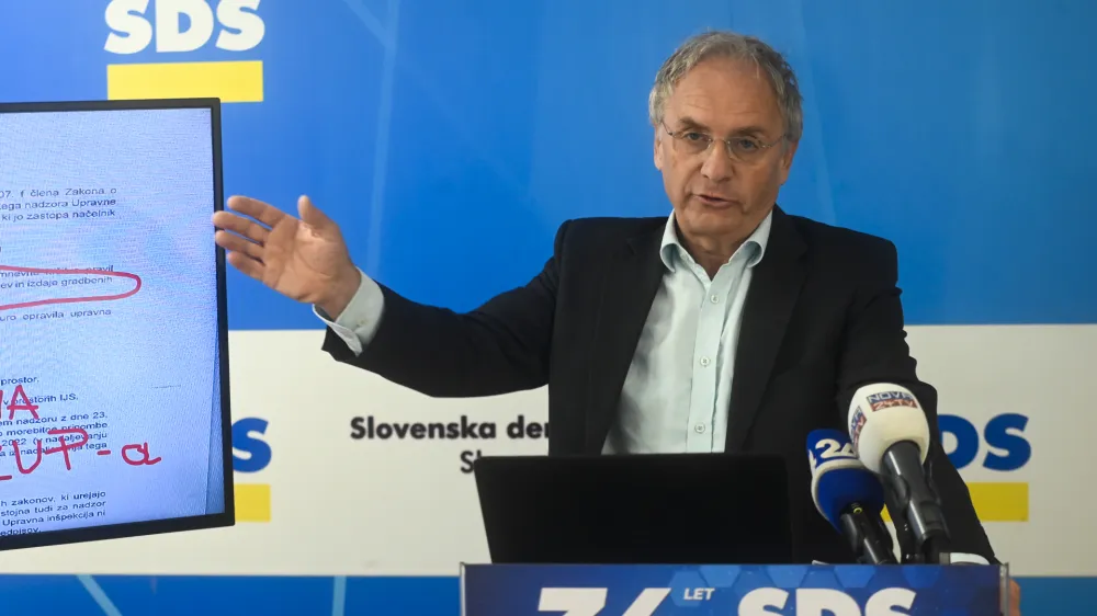 Ale&scaron; Hojs, predsednik mestnega odbora SDS Ljubljana in podpredsednik stranke SDS<br><br> <br><br>- 15.03.2023 &ndash; Sedež stranke SDS na Trstenjakovi ulici 8 v Ljubljani - novinarska konferenca predsednika mestnega odbora SDS Ljubljane in podpredsednika stranke SDS Ale&scaron;a Hojsa z naslovom:"Kanal C0 in Jankovićeve laži."<br><br> <br><br>//FOTO: Nik Erik Neubauer