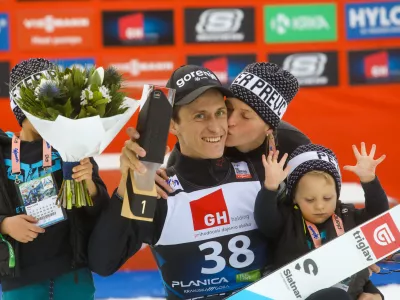 Peter Prevc z družino22.03.2024 - Planica: finale svetovnega pokala, poleti:        posamična tekma, mo&scaron;ki - petekFOTO: Luka Cjuha