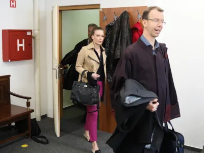 - Julija Adle&scaron;ič in odvetnik Žiga Podobnik. 26.03.2024. - Sojenje Juliji Adle&scaron;ič in Sebastijanu Abramova zaradi goljufije na Okrajnem sodi&scaron;ču v Ljubljani. Foto: Bojan Velikonja