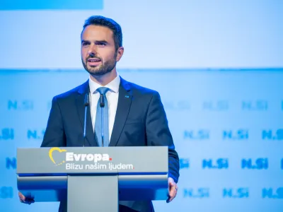 NSi se na evropske volitve podaja z vsemi aduti stranke. Prvak NSi Matej Tonin v primeru svoje izvolitve ne vidi težav pri nadaljnjem vodenju stranke, morebitna neizvolitev pa bi imela politične posledice.

F STA