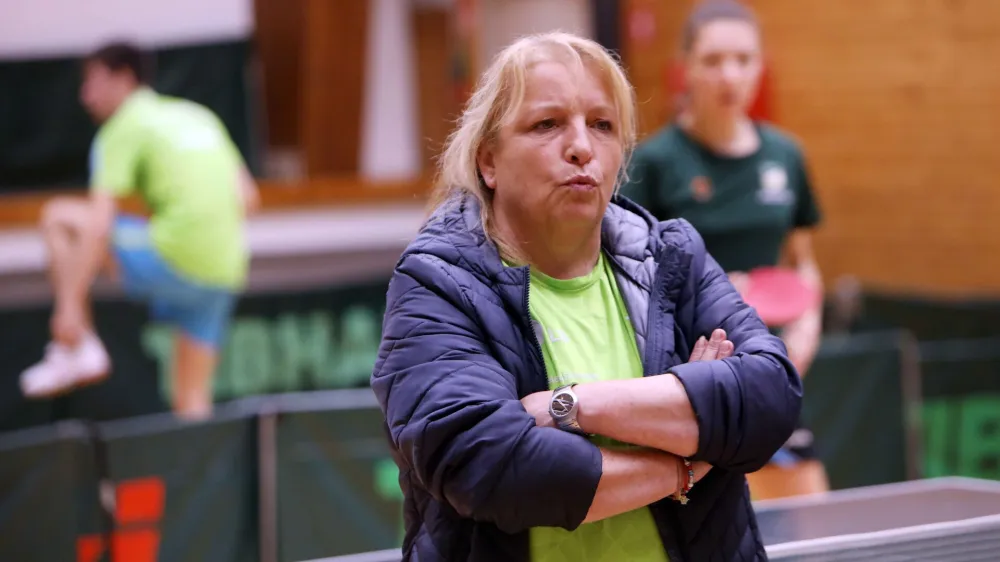 Andreja Ojster&scaron;ek Urh, selektorka mo&scaron;ke reprezentance <br><br>- 27.10.2023 &ndash; Namiznoteni&scaron;ka zveza Slovenije &ndash; obisk Vladimirja Samsonova - namizni tenis - namiznoteni&scaron;ka reprezentanca &ndash; trening v &scaron;portni dvorani Z&Scaron;D Krim na Galjevici <br><br>//FOTO: Tomaž Skale<br>