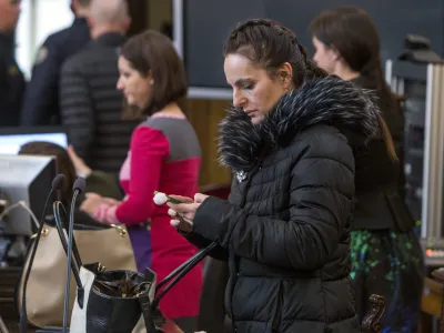 - tožilka Mateja Gončin- 20.03.2018 - izrek sodbe v ponovljenem sojenju 15 obtoženim v zadevi Balkanski bojevnik &ndash; sojenje Draganu To&scaron;iču, domnevnemu vodji slovenskega dela narkokartela t.i. kokainskega kralja Darka &Scaron;arića ter &scaron;e 15 soobdolženim - tihotapili več ton kokaina iz Južne Amerike v Evropo - //FOTO: Matjaž Ru&scaron;t