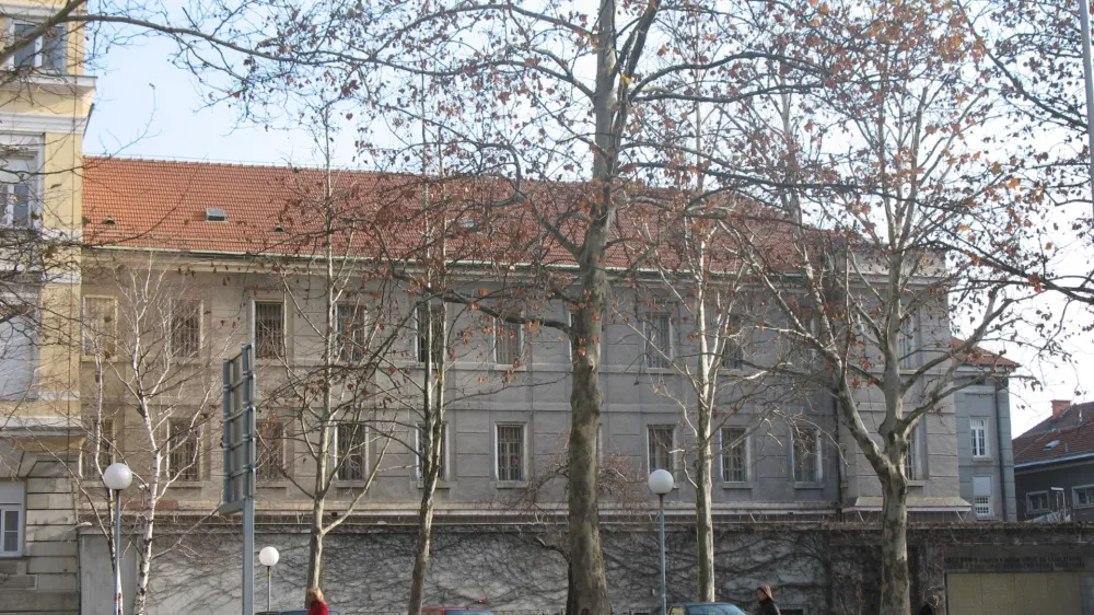 mamila v mariborskem zaporu: Poslopje - Zapori Maribor