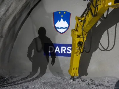 simbolična fotografija DARS18.3.2024 - predor Karavanke - dogodek ob preboju vzhodne cevi avtocestnega predora Karavanke, nagovor bo imel predsednik vlade Robert Golob, dogodka se bo udeležila tudi ministrica za infrastrukturo Alenka Bratu&scaron;ekFoto: Luka Cjuha
