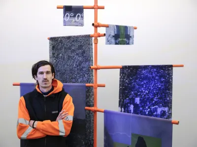 Simon Weckert, intermedijski umetnik iz Nemčije - 29.02.2024 &ndash; Aksioma &ndash; razstava Republika Ničelnega otoka Simona Weckerta //FOTO: Jaka Gasar