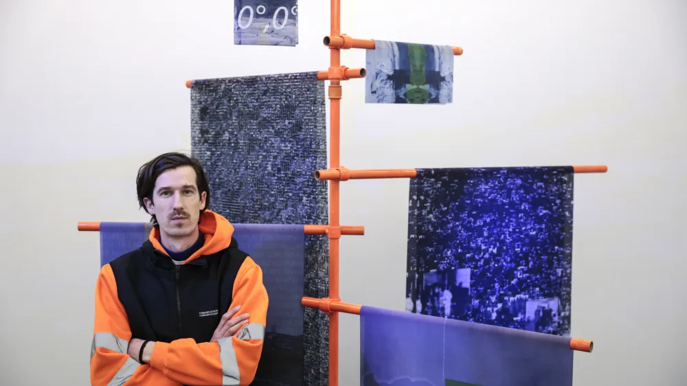 Simon Weckert, intermedijski umetnik iz Nemčije - 29.02.2024 &ndash; Aksioma &ndash; razstava Republika Ničelnega otoka Simona Weckerta //FOTO: Jaka Gasar