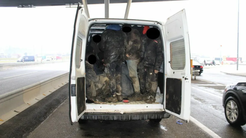 Slovenski zapori pokajo po &scaron;ivih tudi zaradi nesporazmerno povečanih kazni za tihotapce migrantov.&nbsp;