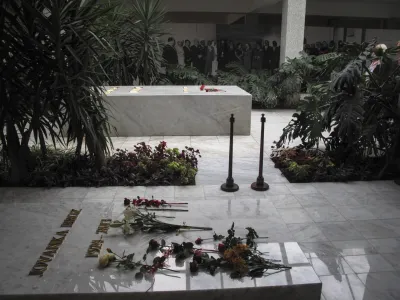 grob Josip Broz - TITO in Jovanka Broz <br><br><br>- 3.11.2013 BEOGRAD - Hi&scaron;a cvetja - mavzolej nekdanjega predsednika SFRJ Josipa Broza Tita na Dedinjah kjer so 26.10.2013 pokopali Jovanko Broz,<br><br> <br> //FOTO: Luka Cjuha