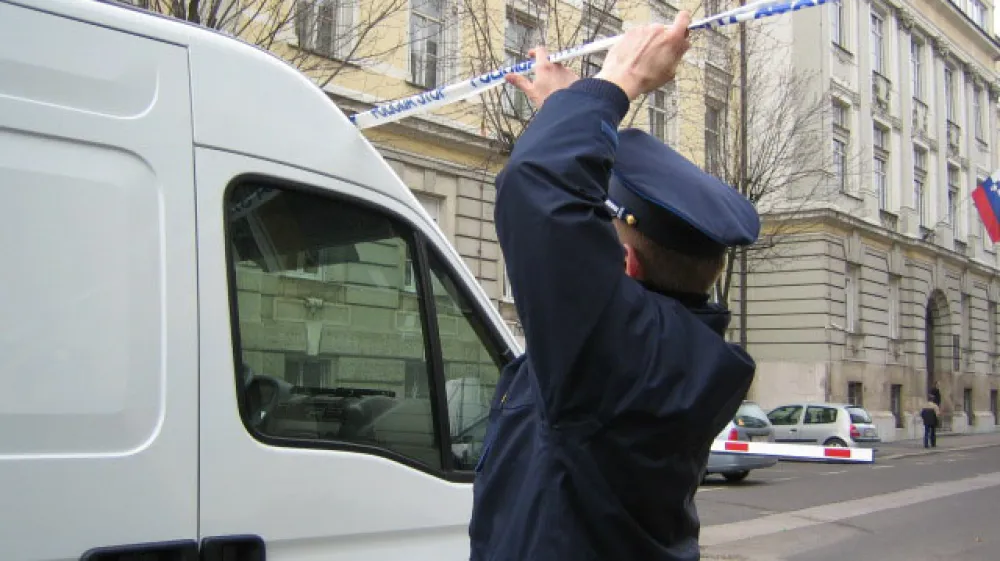 Posebna enota psi mariborsko sodi&scaron;če bomba grožnja<br>opomba: samo za objavo v Diretku