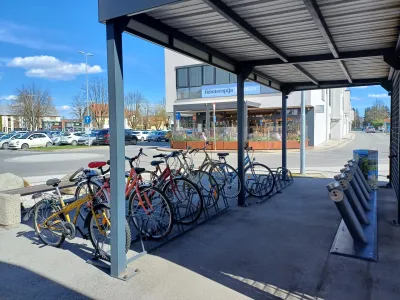 Uvedba sistema izposoje električnih koles bo ponudila novo možnost premagovanja kraj&scaron;ih razdalj v mestnem sredi&scaron;ču ter med naselji in povezavo s sosednjimi občinami.