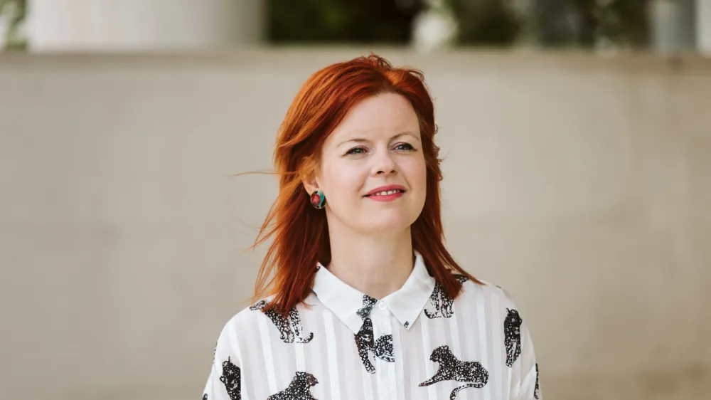 Pisateljica Gabriela Babnik Ouattara pravi, da je &raquo;kot urednica izredno natančna, kot pisateljica pa izredno medbesedilna&laquo;.&nbsp;