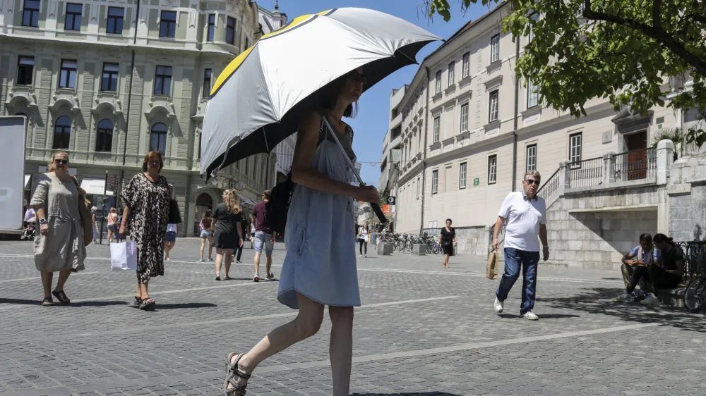 - 19.7.2022 - reportaža na temo vročina - dežnik //FOTO: Jaka Gasar