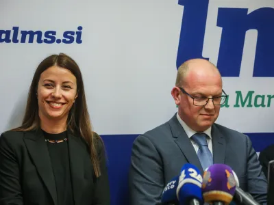 Irena Joveva in Klemen Gro&scaron;elj sta bila v evropski parlament izvoljena na listi LM&Scaron;. Za nov mandat se bo na listi Svobode potegovala samo Joveva, Gro&scaron;elj pa je od kandidature odstopil.&nbsp;