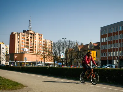 - Murska Sobota 2014 - Prekmurje - stanovanjska soseska - kolesarska steza - <br><br><br><br><br>//FOTO: Bojan Velikonja